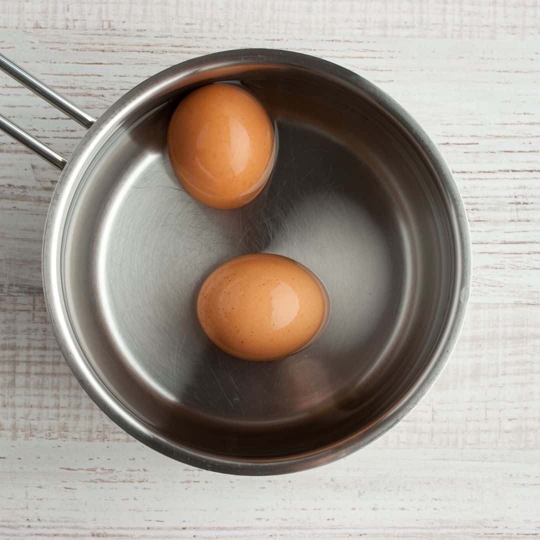 cooling down eggs in an ice-cold water