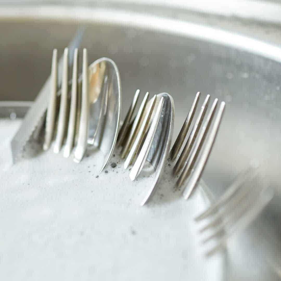 soaking cutlery