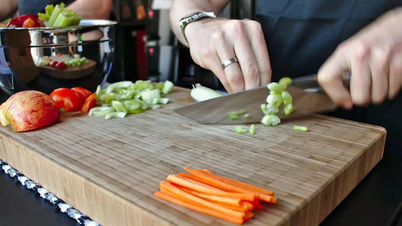 using knife to cut veggies