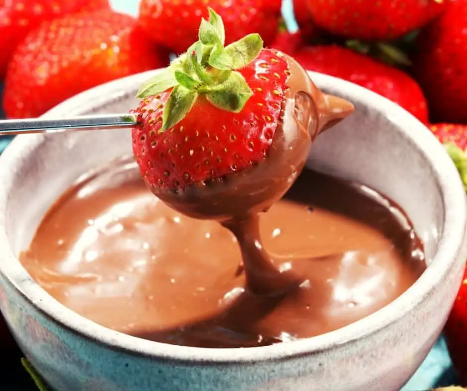 making milk chocolate for strawberries