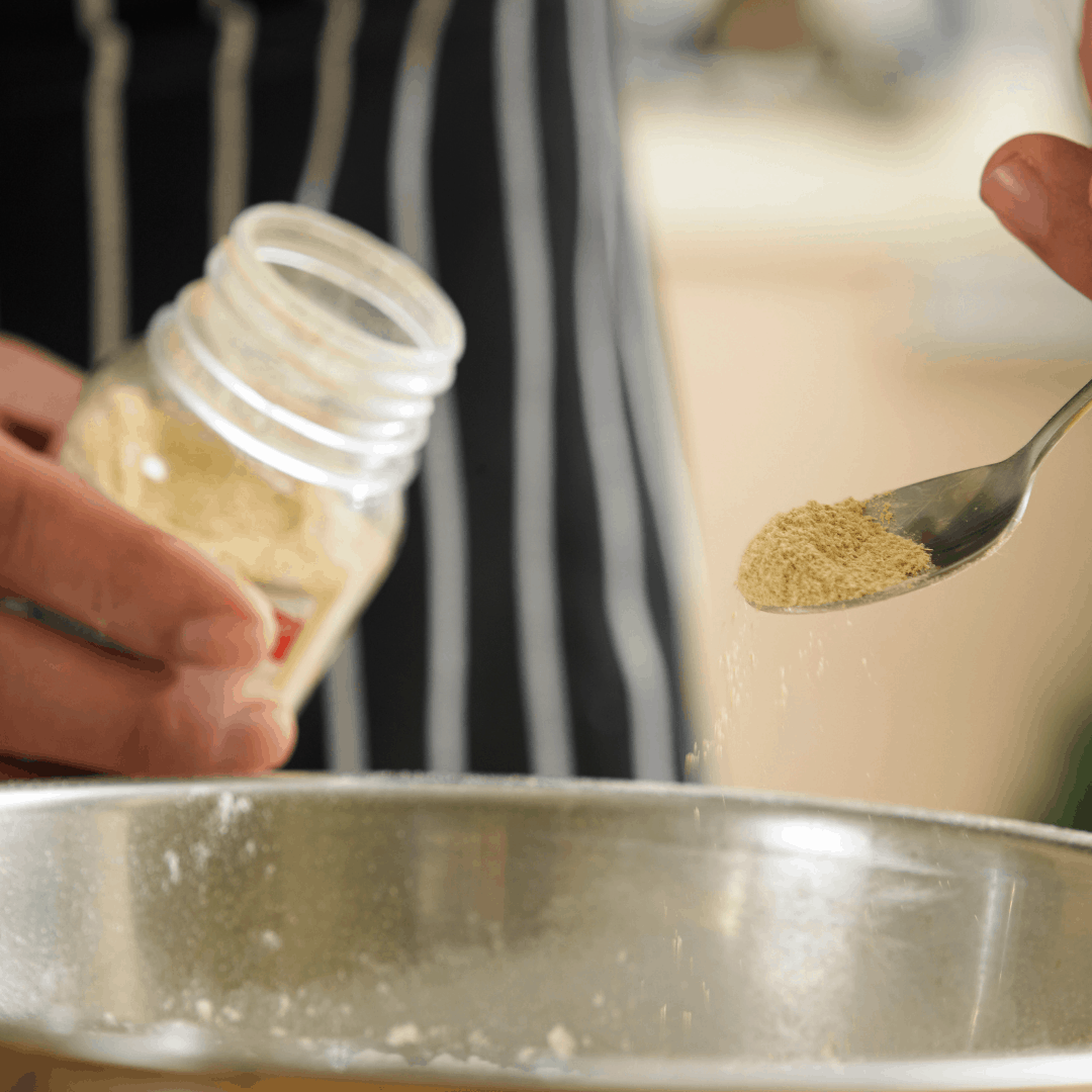 adding ginger powder to food