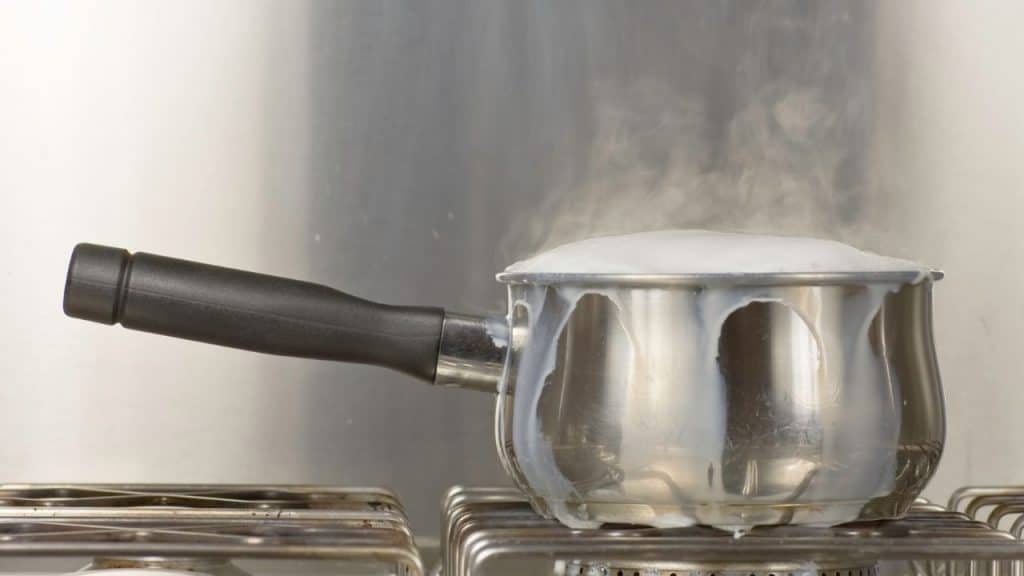 How To Boil Milk Without Burning Or Sticking 4 Safe Milk Pots