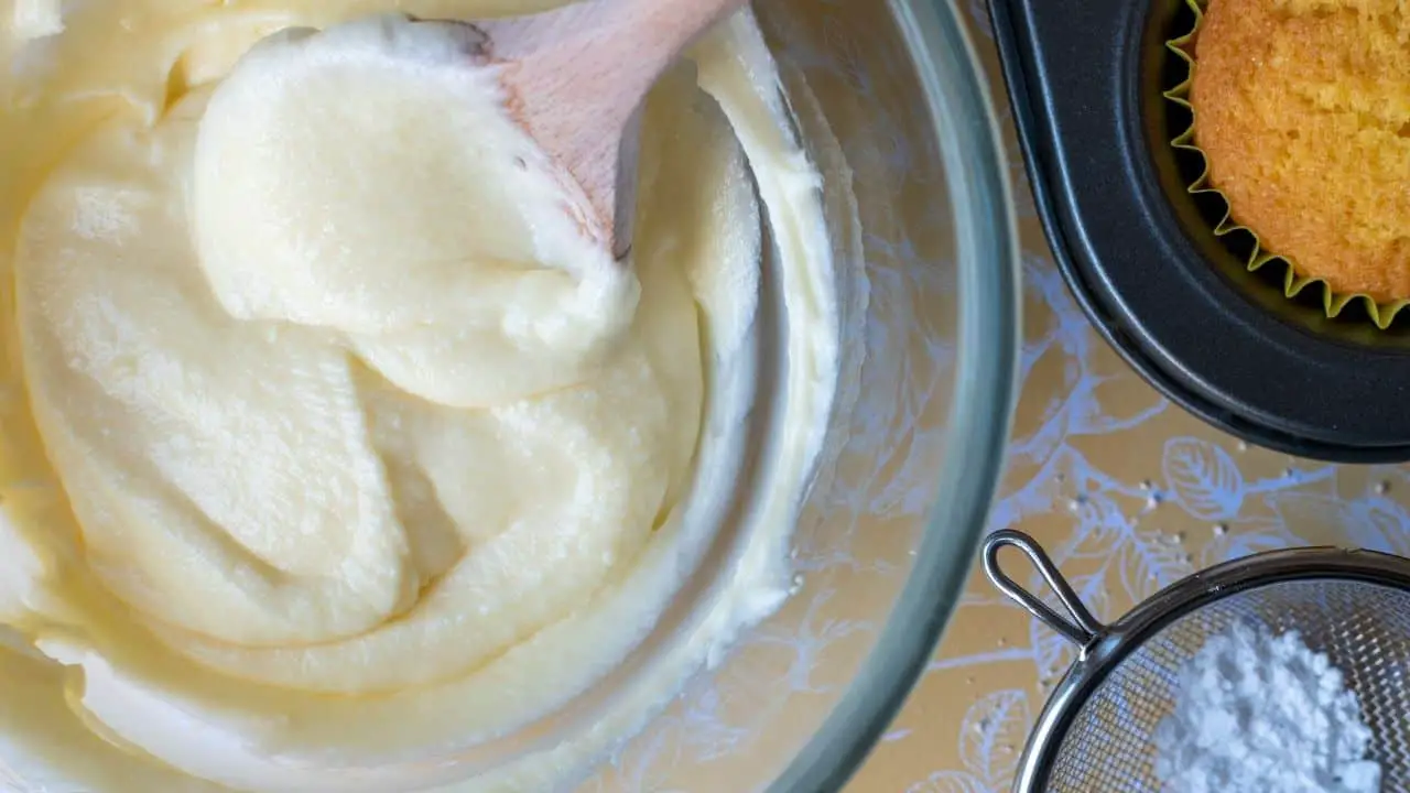 How to make cream cheese icing