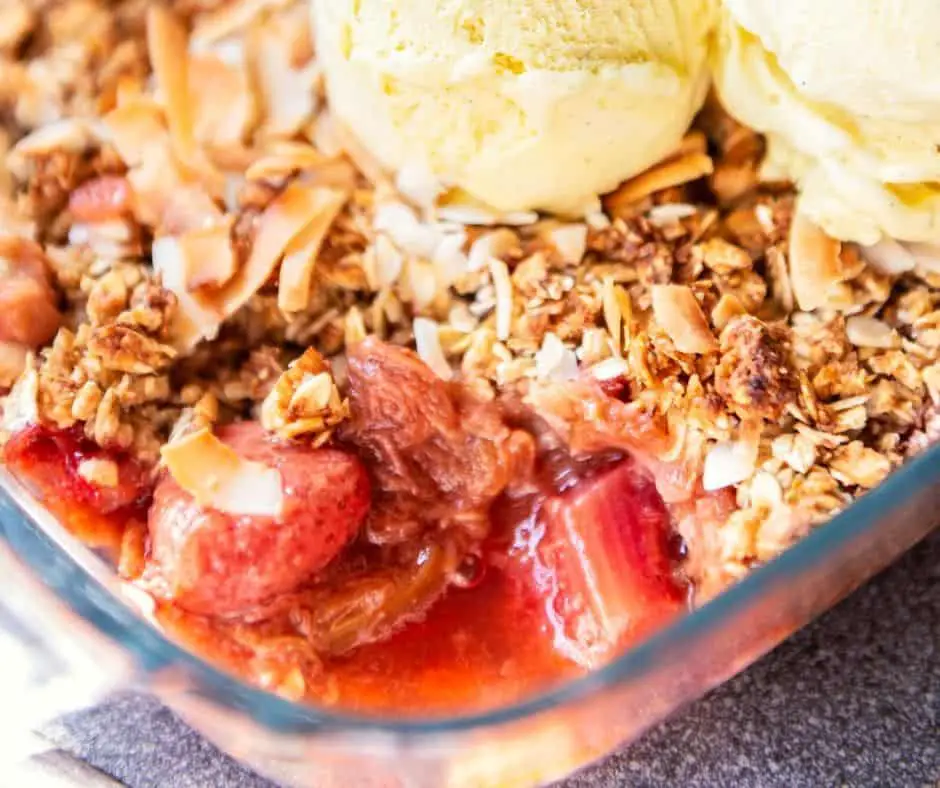 healthy rhubarb crumble with oats