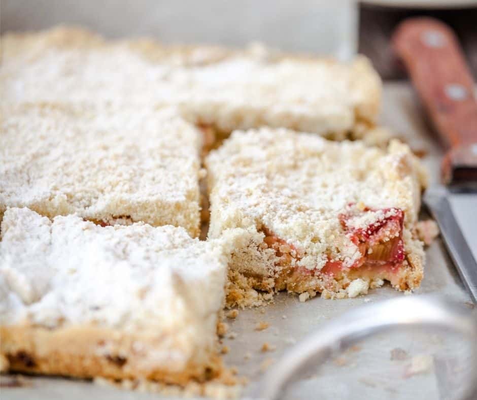 moist rhubarb cake