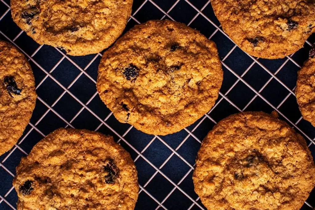 crispy oatmeal raisin cookies