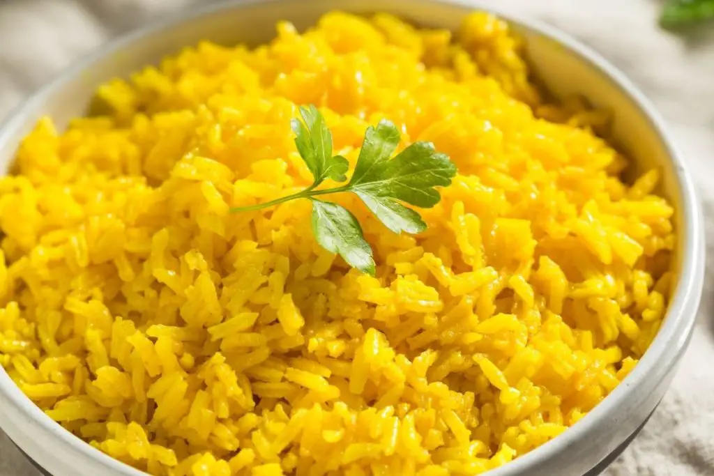 Cooking rice with turmeric