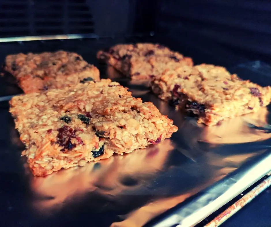 aluminum foil used for lining the oven rack