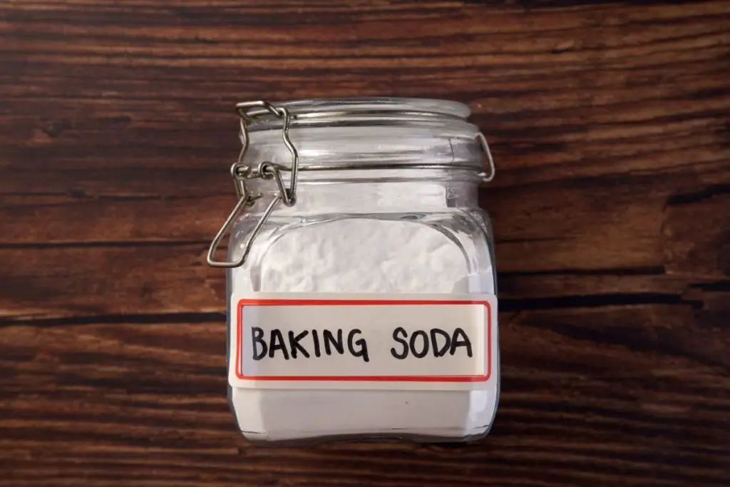 baking soda fridge deodorizer