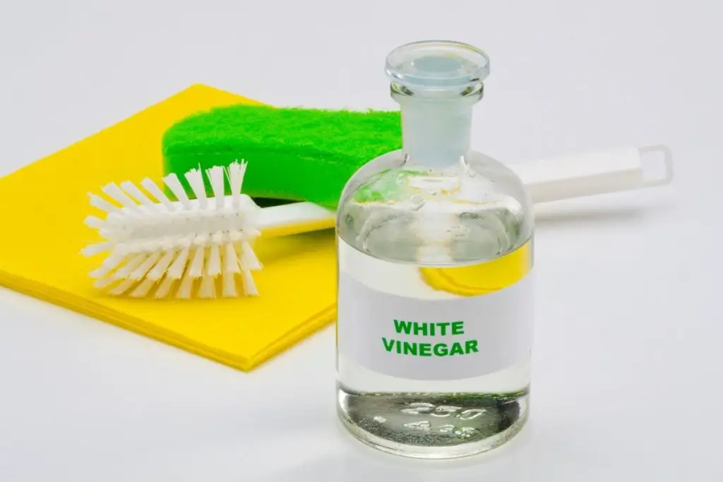 removing tea stains with vinegar