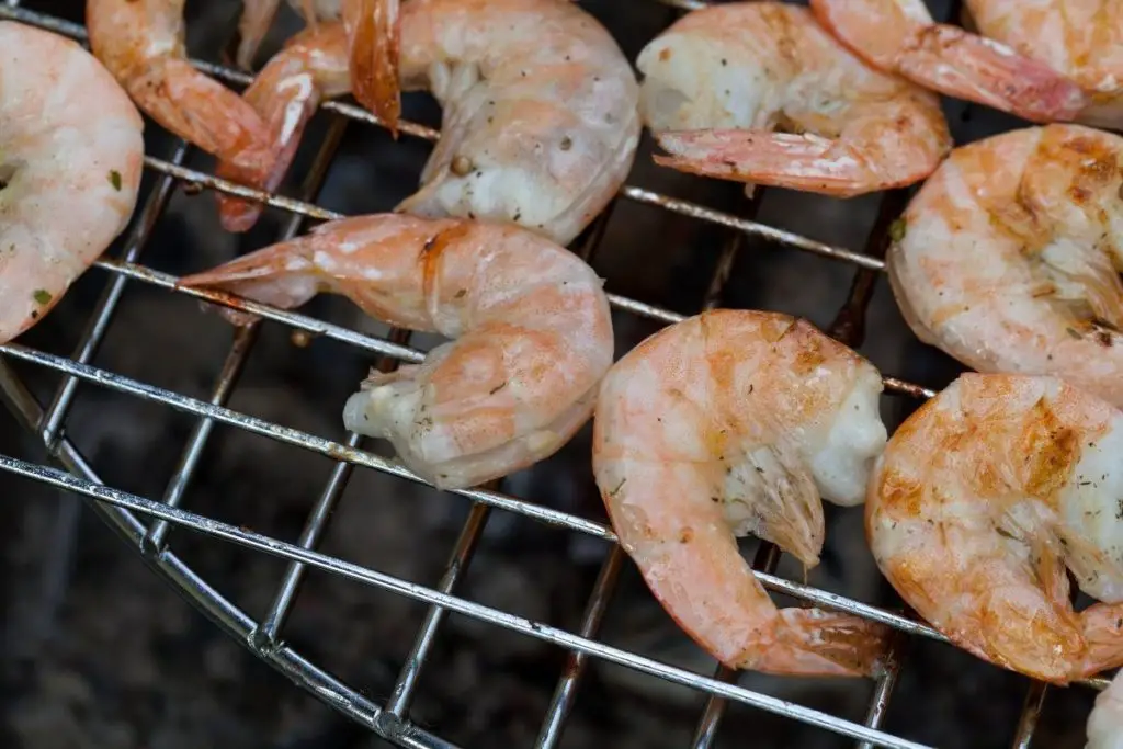 grilling prawns