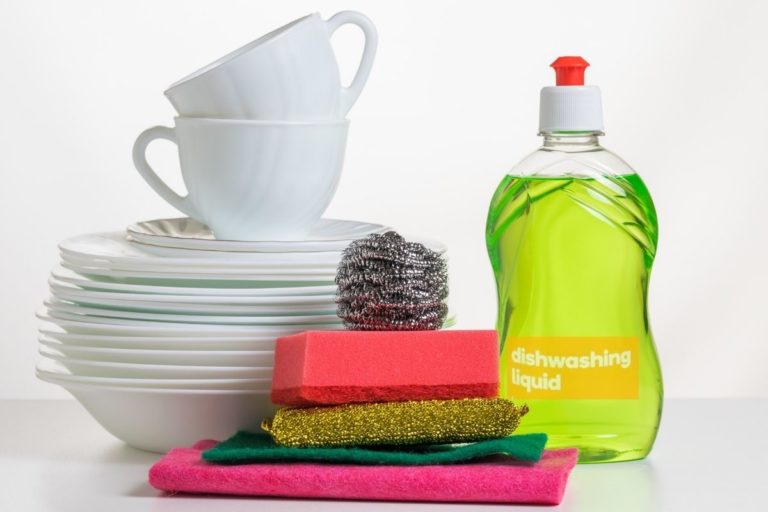 How To Remove Tea Stains From Cups And Mugs (+ Prevention)