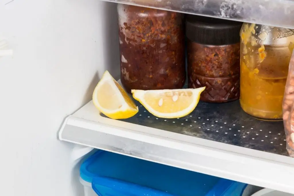 natural fridge deodorizer lemon