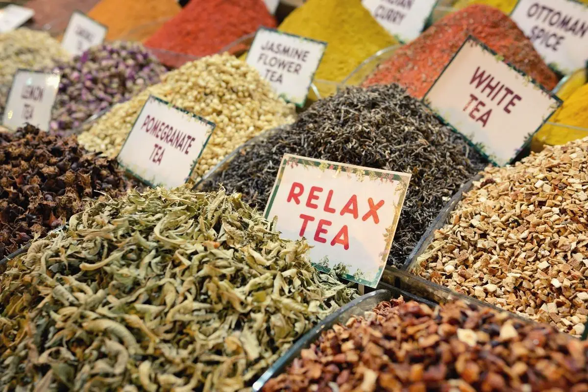 How To Remove Tea Stains From Cups And Mugs (+ Prevention)