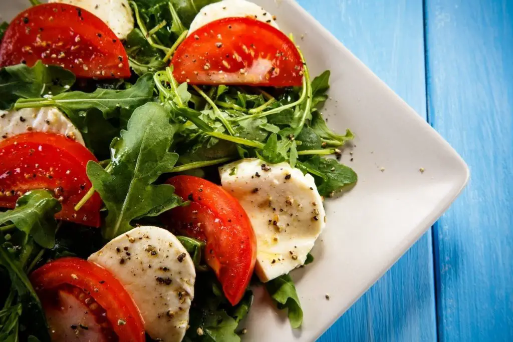 Caprese Pesto pasta salad