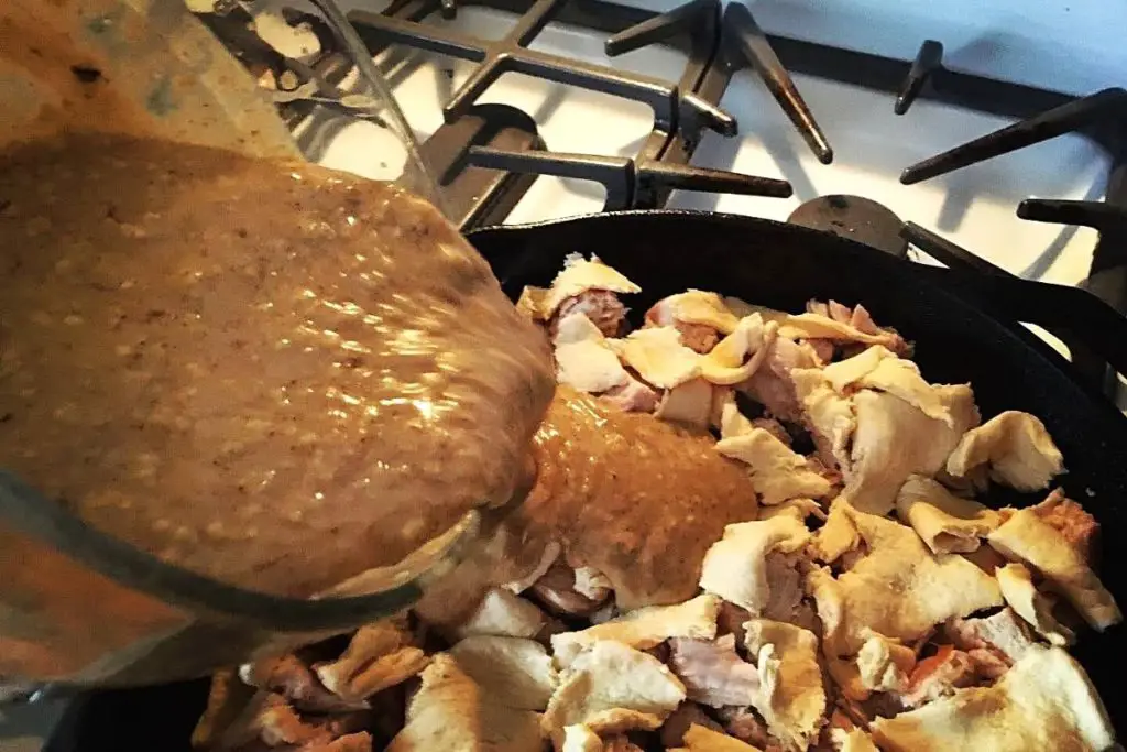 making chicken and dumpling gravy