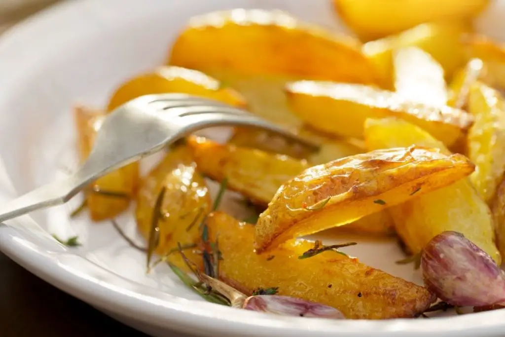 roasted garlic potatoes side for pesto pasta