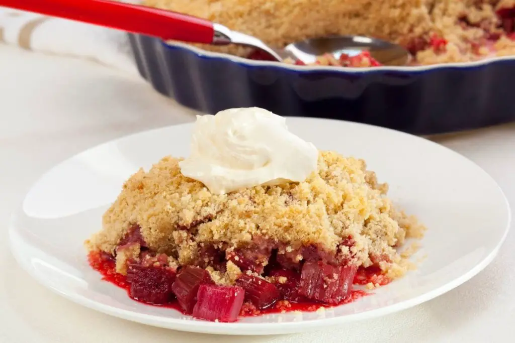 stewed rhubarb crumble