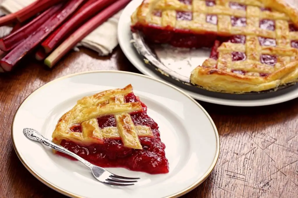 stewed rhubarb pie