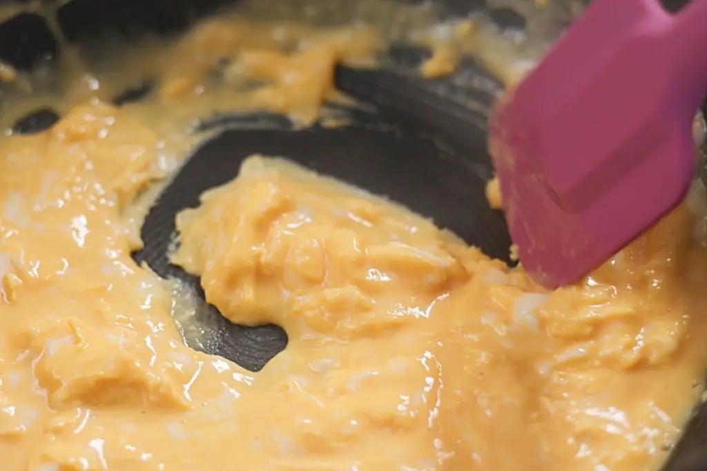 Folding scrambled eggs