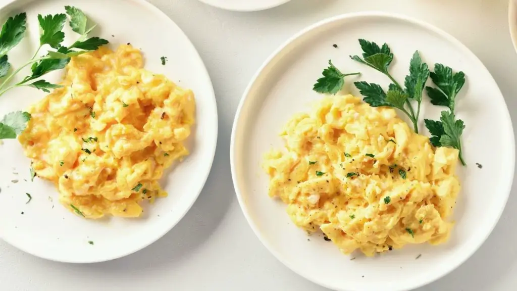 Best Simple Fluffy Scrambled Eggs Recipe