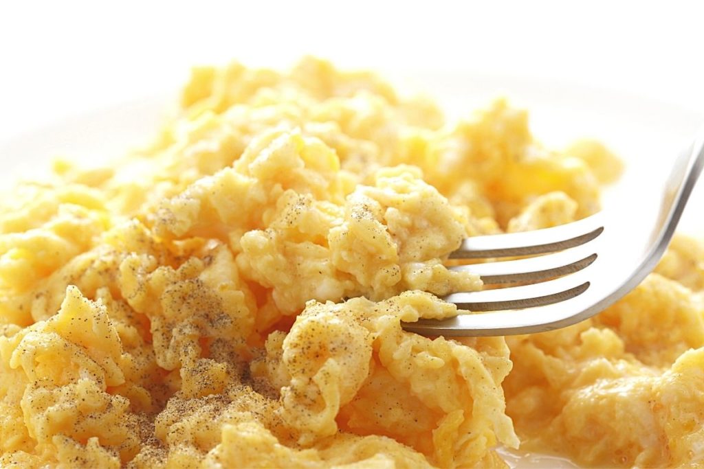 perfectly cooked fluffy scrambled eggs