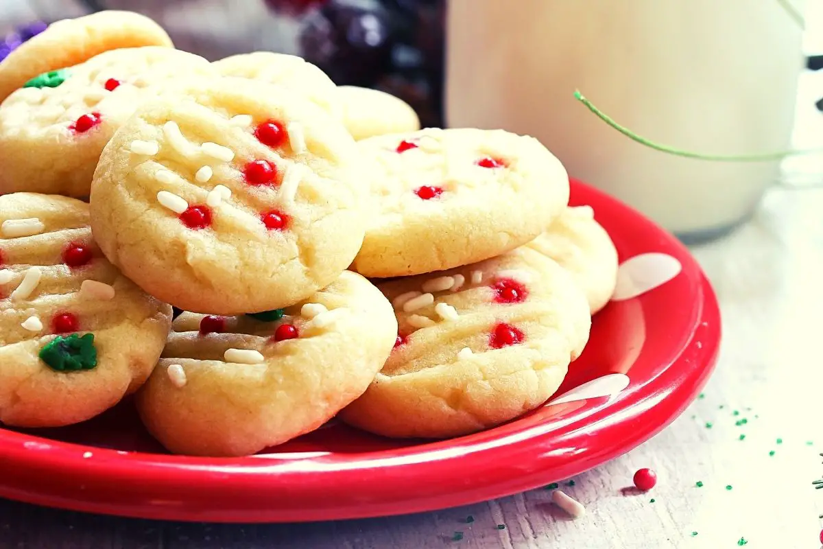 7 Best Cookie Press Shortbread Recipes (Buttery & Crumbly)
