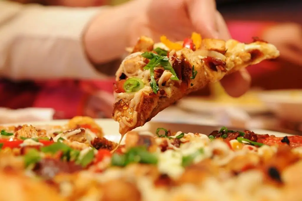spicy chicken pizza toppings