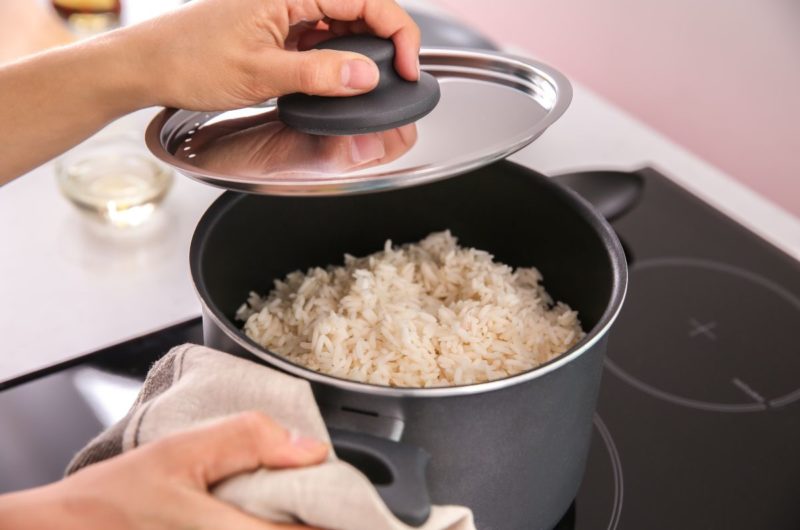 Cooking Rice For a Crowd Of 10 People On The Stove