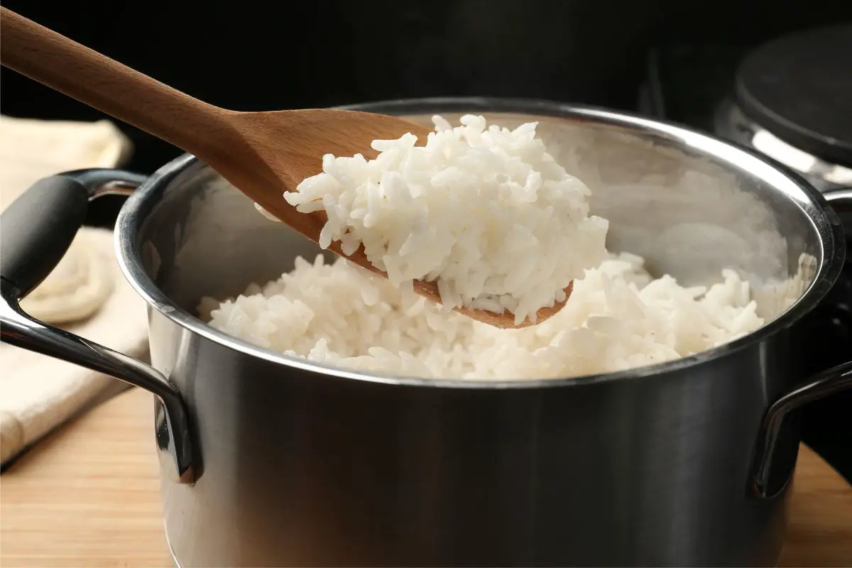 How Many Cups Of Rice For 10 People? (Cooked And Uncooked)