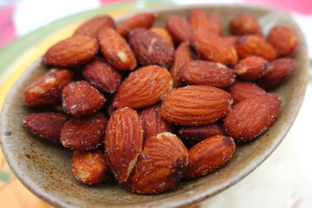 spicy roasted almonds low carb