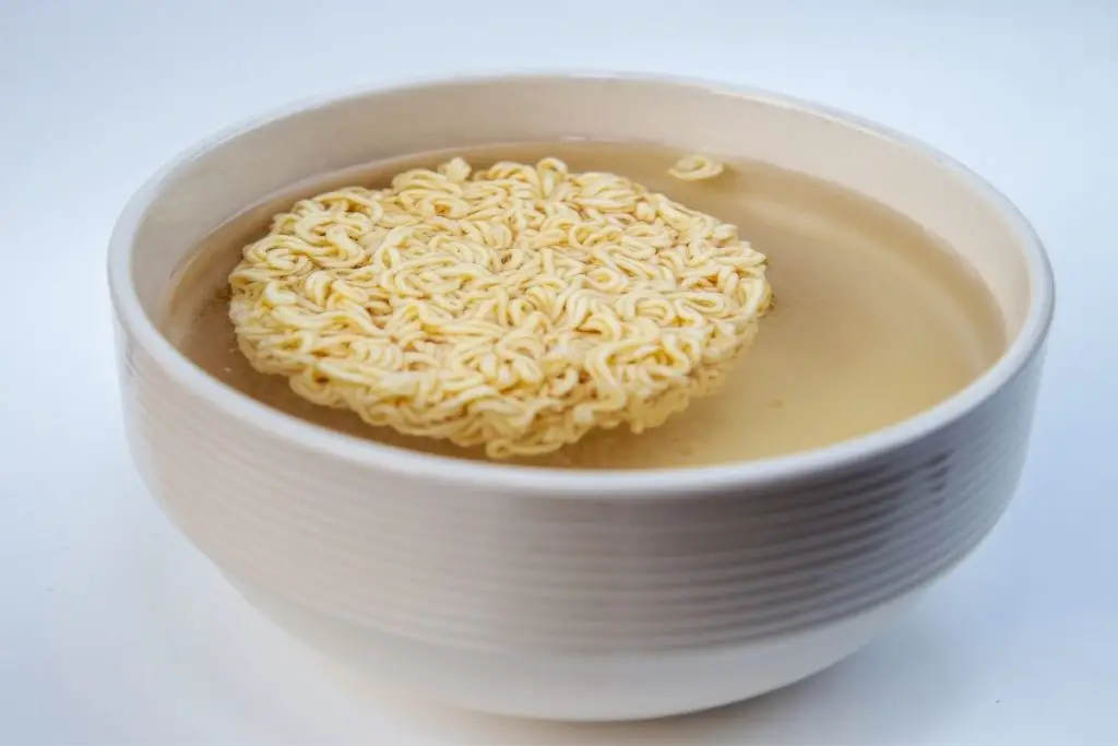 using cold water to make instant noodles