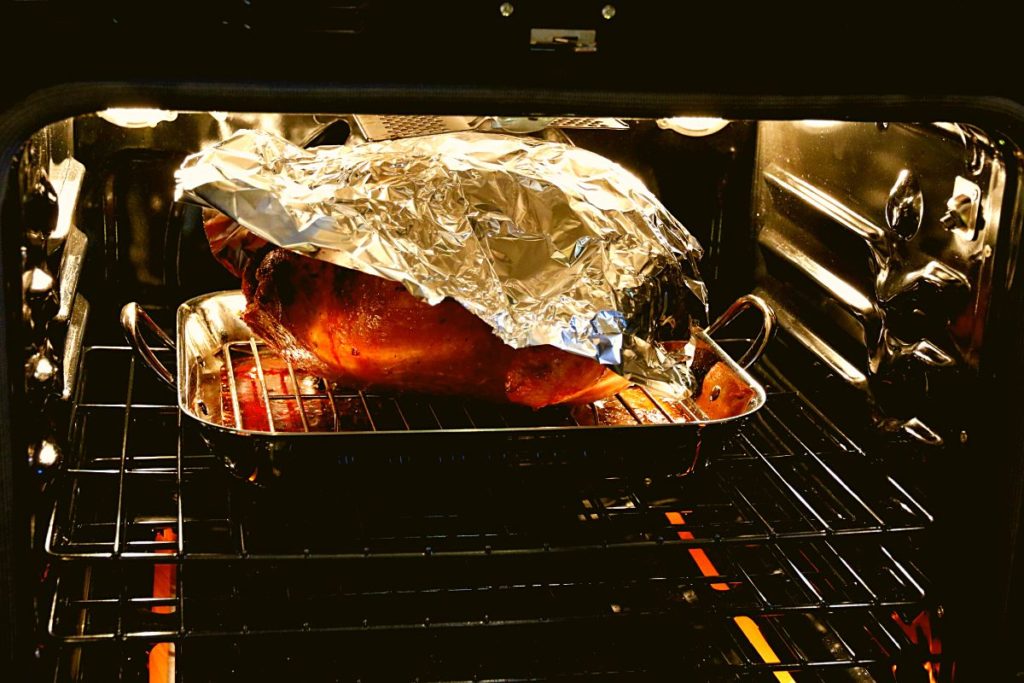 keeping turkey moist in the oven
