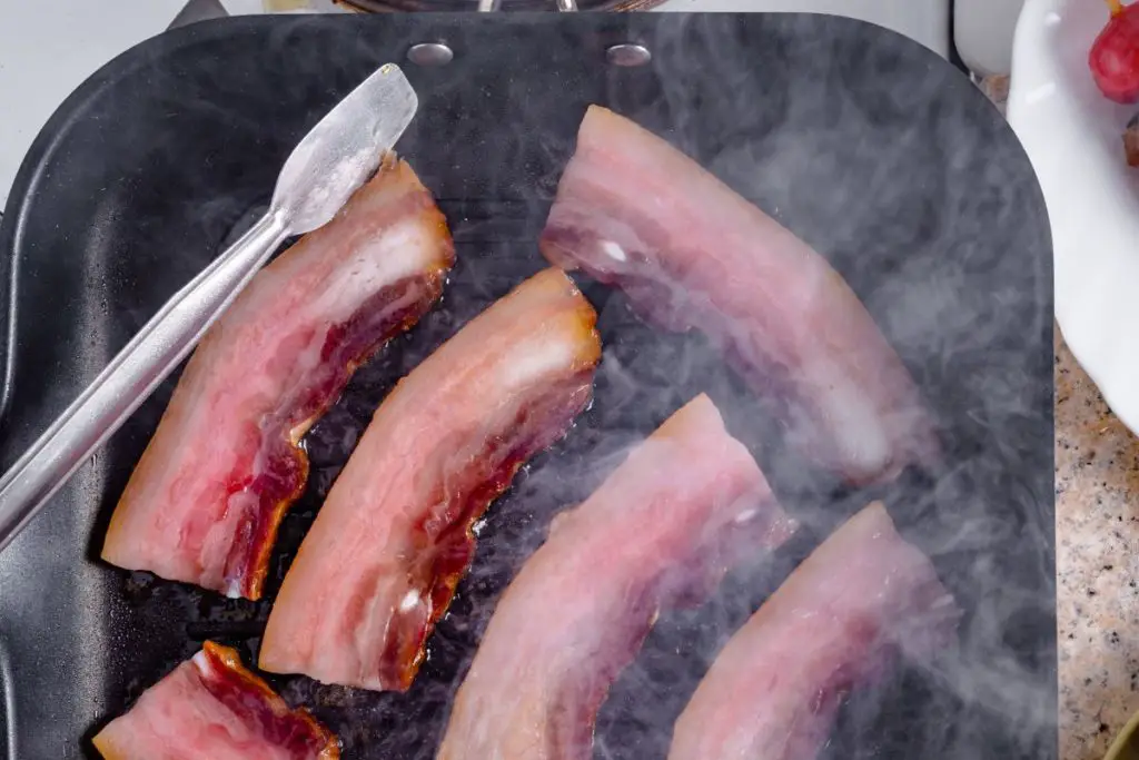 cooking thick cut bacon on the stove