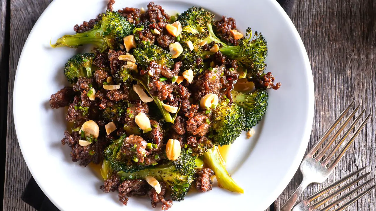 low-carb beef and broccoli dish