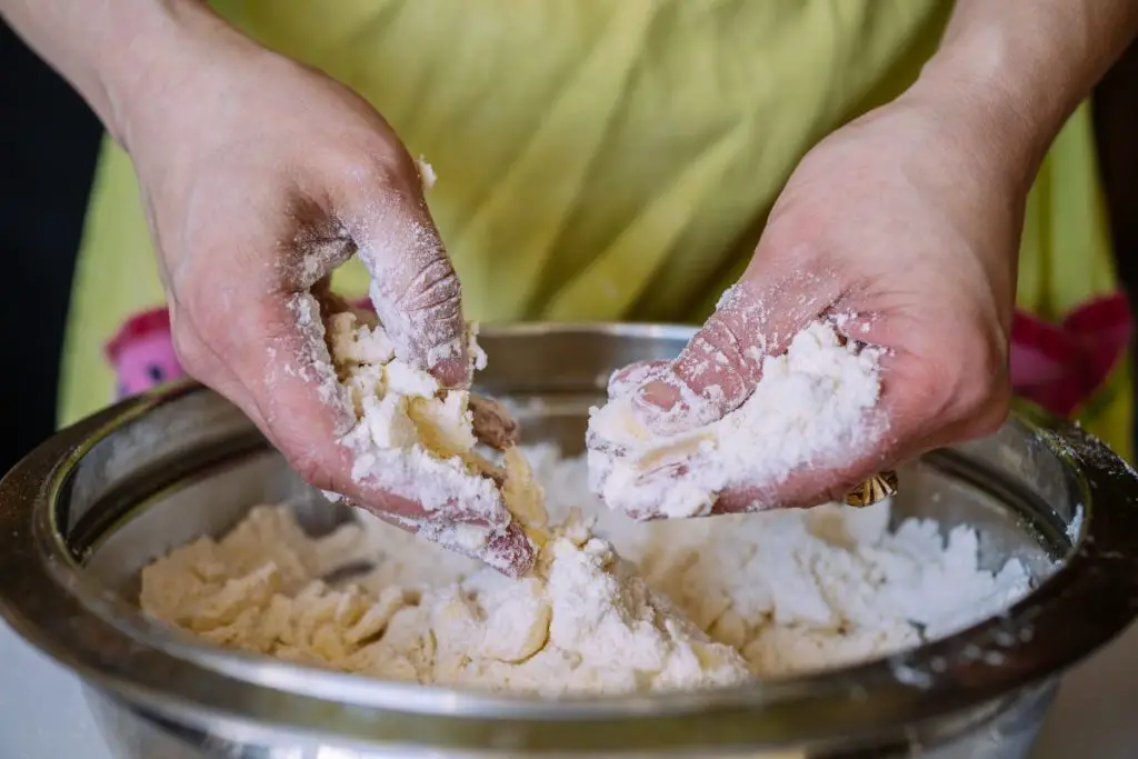 making a pie crust with coconut oil