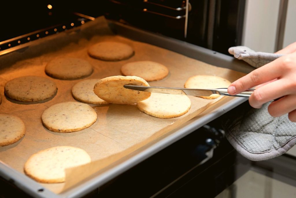 using parchment paper for baking cookies