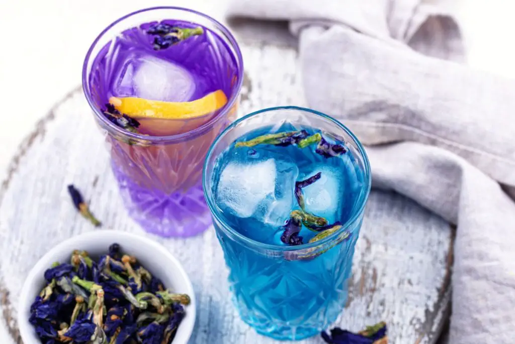 refreshing drinks made with natural food coloring
