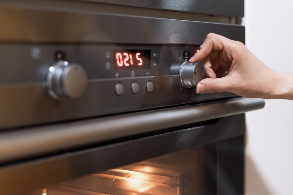 setting an oven cooking time