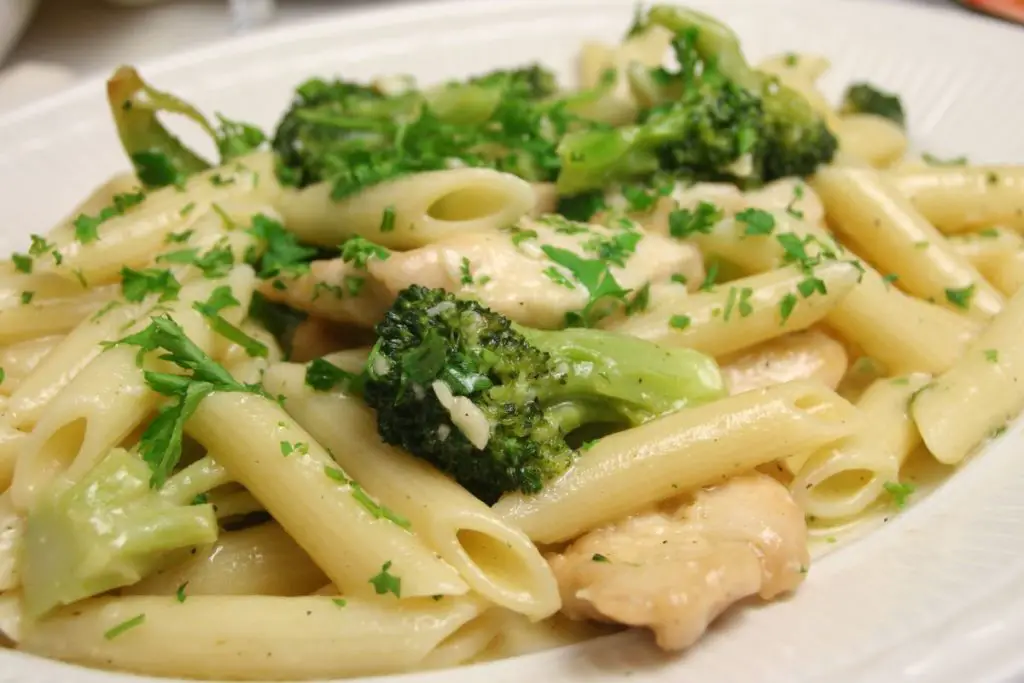 chicken and broccoli alfredo 