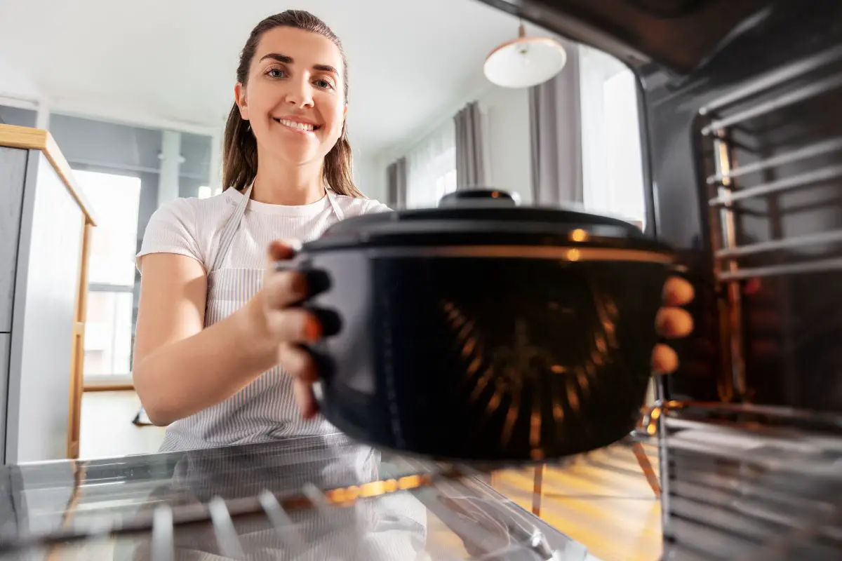 How To Keep Food Warm In An Oven (Without Drying Or Overcooking)