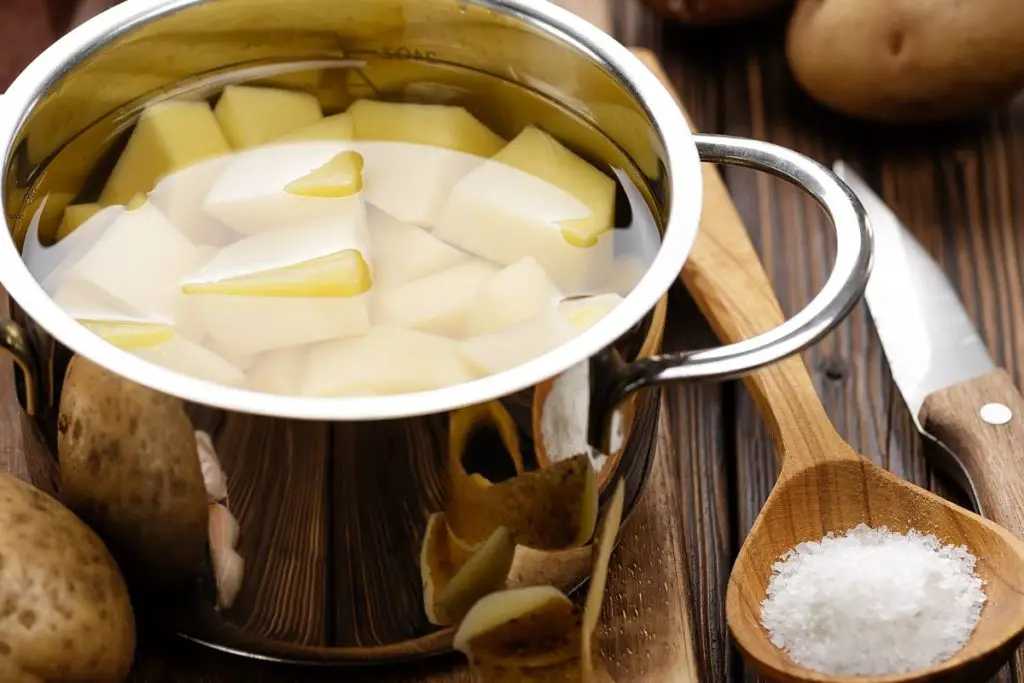 boiling potatoes from cold to prevent falling apart