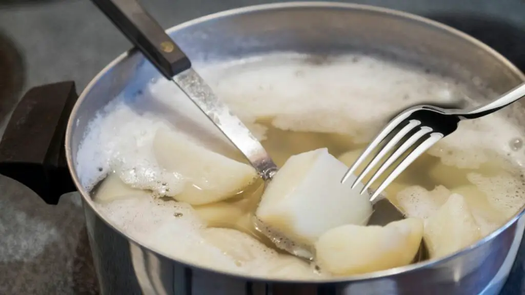 checking potatoes if they are boiled