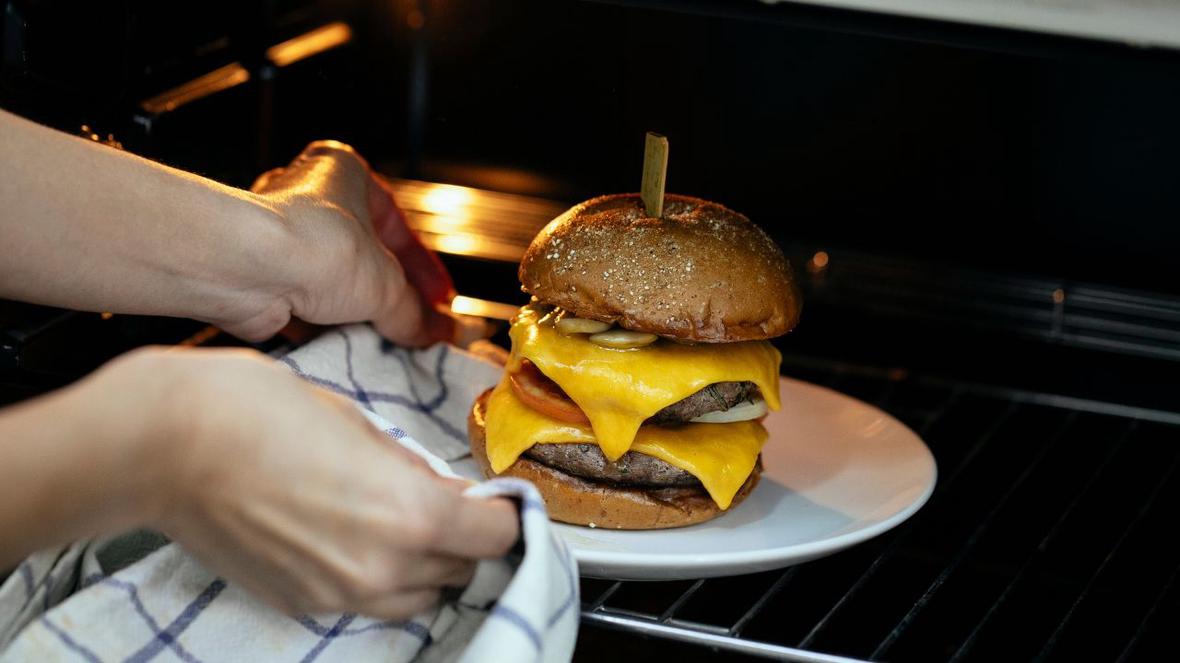 keeping burgers warm in the oven