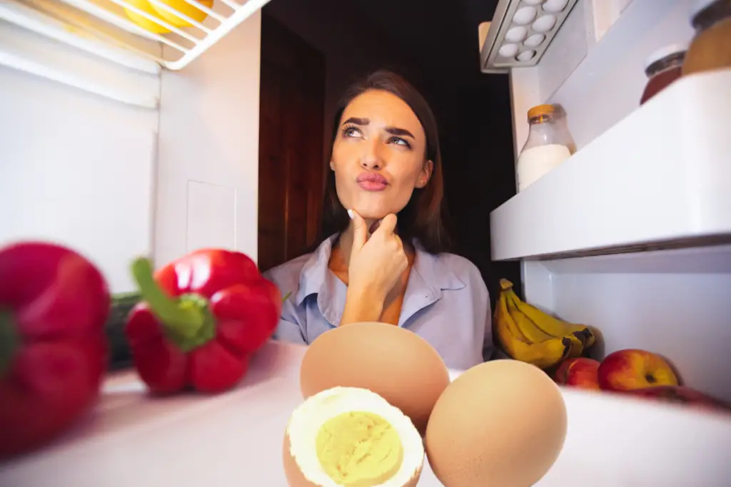 storing boiled eggs in the fridge