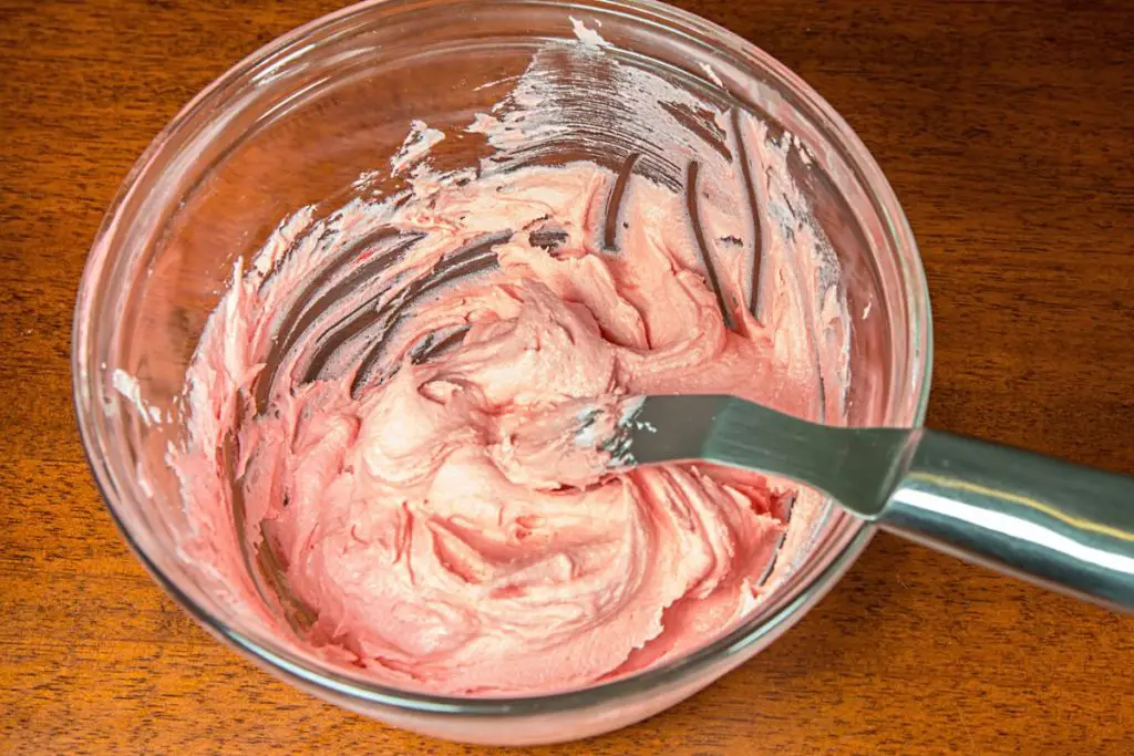adding fruit to frosting
