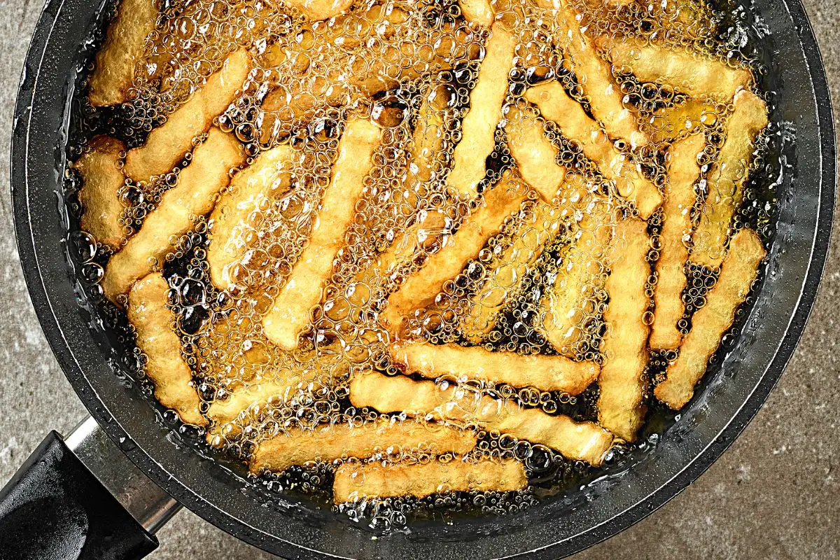 Why Soak Potatoes Before Frying? (What Do Chefs Say)