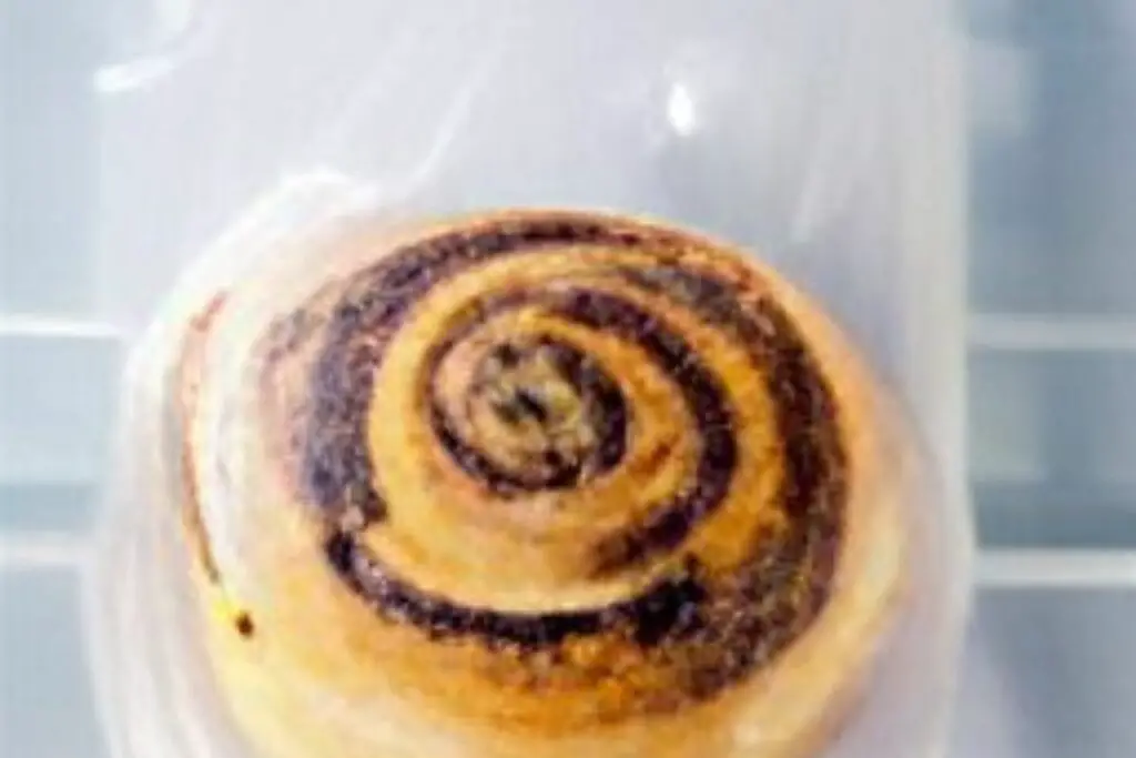 refrigerating a cinnamon roll