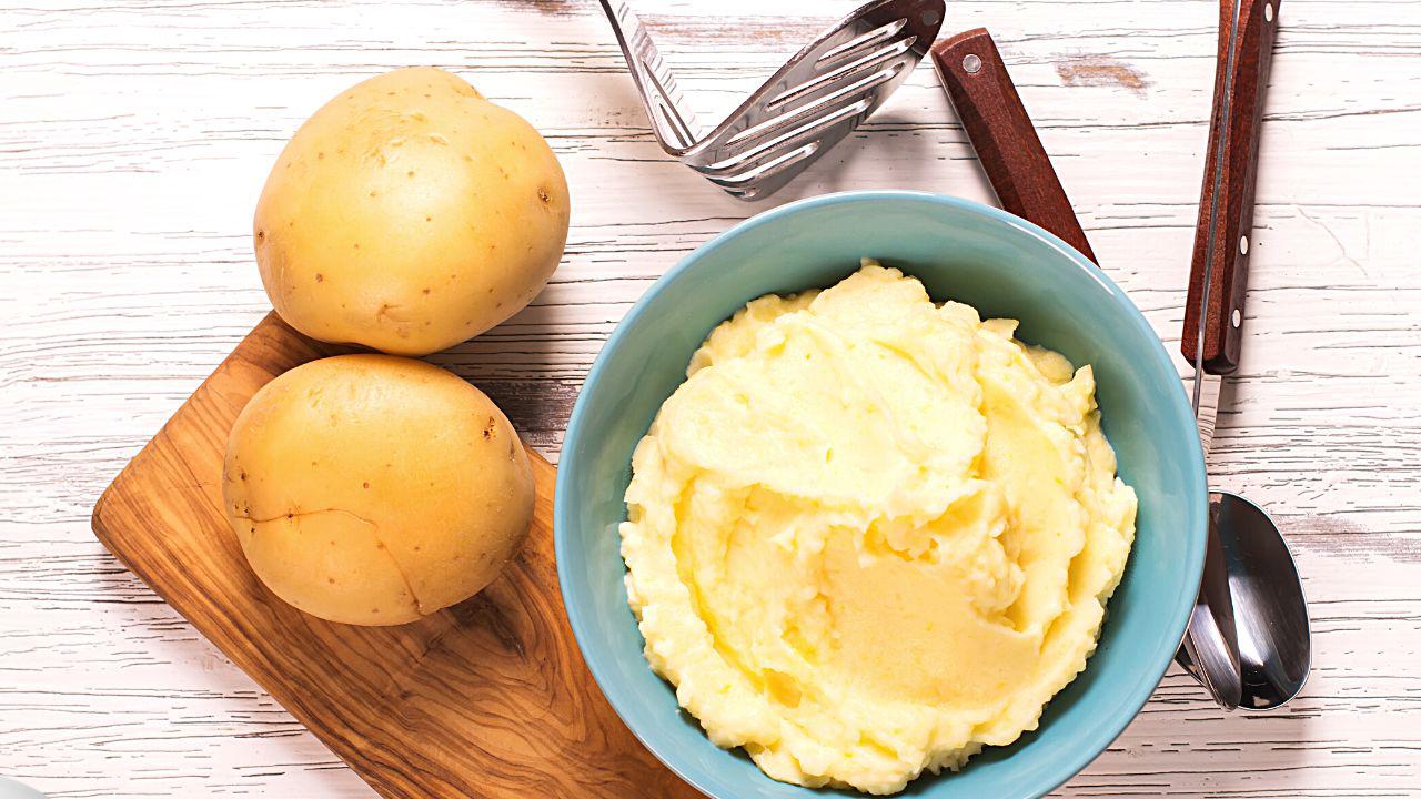 a portion of mashed potatoes for one person