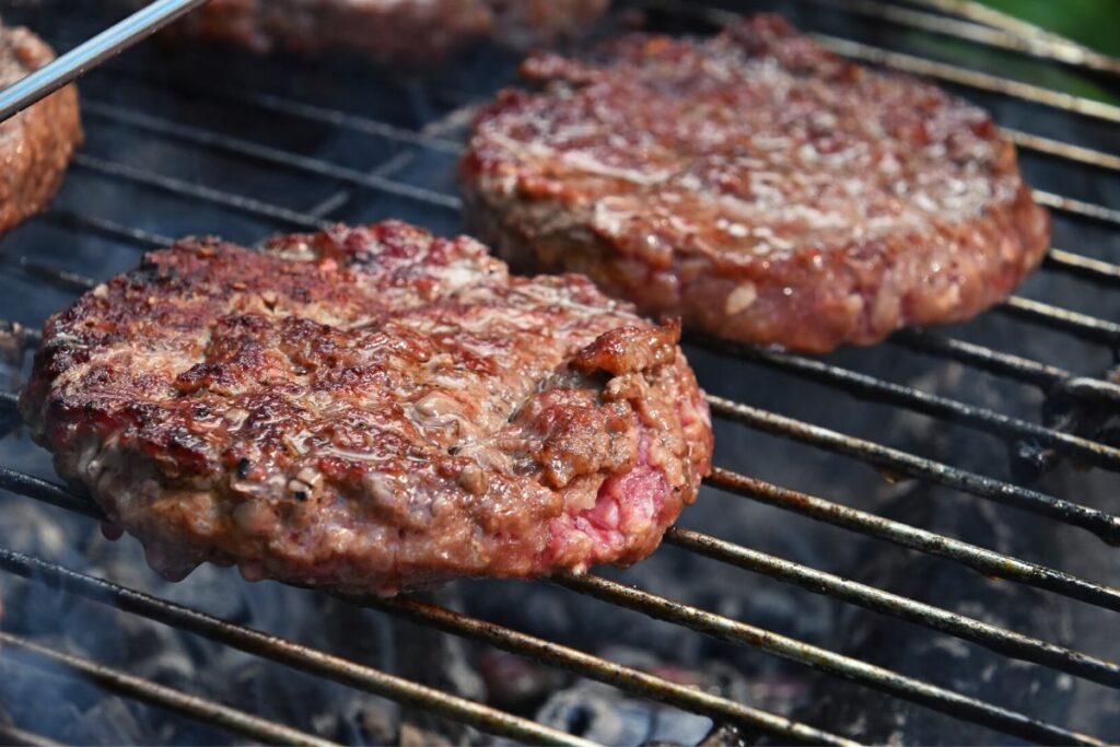 making juicy hamburgers